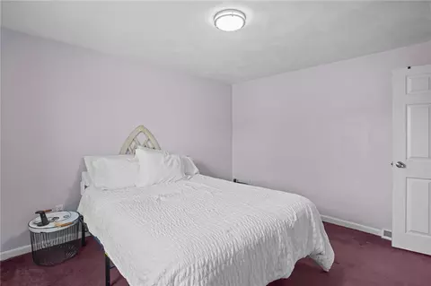 Bedroom - 39 Gateway Ct, Warwick, RI 02889 photo 1 of 5