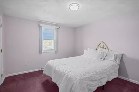 Bedroom - 39 Gateway Ct, Warwick, RI 02889 photo 2 of 5