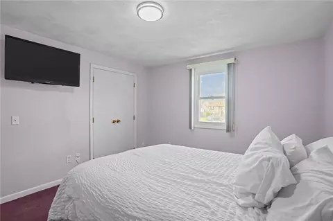 Bedroom - 39 Gateway Ct, Warwick, RI 02889 photo 3 of 5
