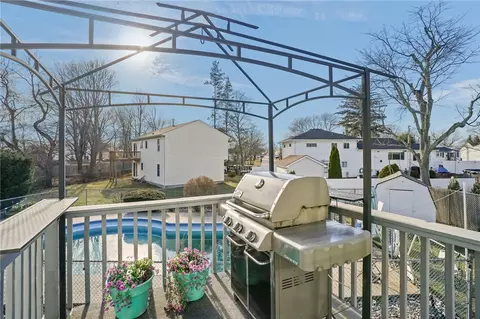Exterior - 39 Gateway Ct, Warwick, RI 02889 photo 9 of 13