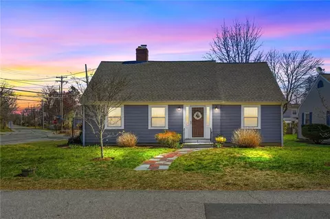 2 Duncan Rd, Rumford, RI 02916
