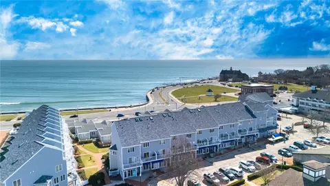 10 Pier Market Pl #10, Narragansett, RI 02882