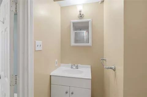 Bath - 311 Arnold Rd, Coventry, RI 02816 photo 2 of 3