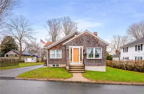 18 Ledyard St, Newport, RI 02840