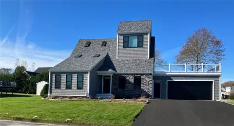 2 Bristol Rd, Narragansett, RI 02882