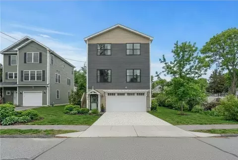 17 Wuddall Ave, Warwick, RI 02889