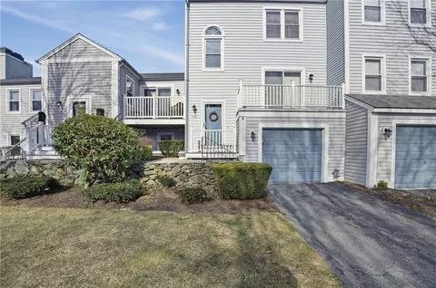 1 Willow Glen Cir #106, Warwick, RI 02889