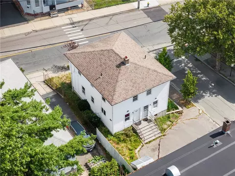 466 Admiral St, Providence, RI 02908