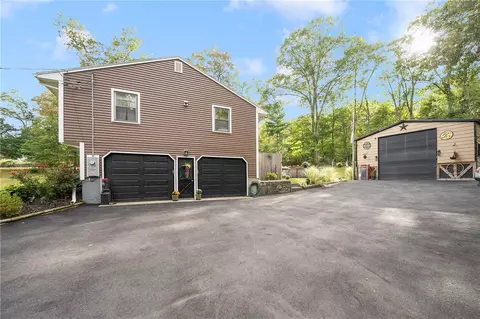 207 Steere Farm Rd, Burrillville, RI 02830