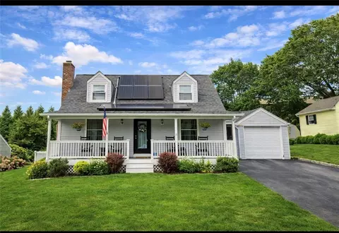 33 Rose Hill Dr, Cranston, RI 02920