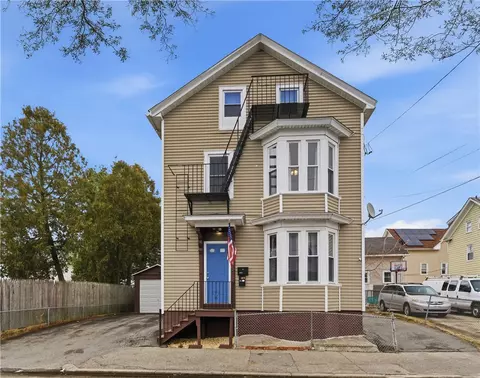 35 Gifford St, Providence, RI 02909