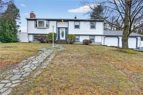 59 Bratt Ln, West Warwick, RI 02893