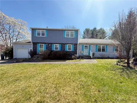 22 Chicory Ln, Cranston, RI 02920
