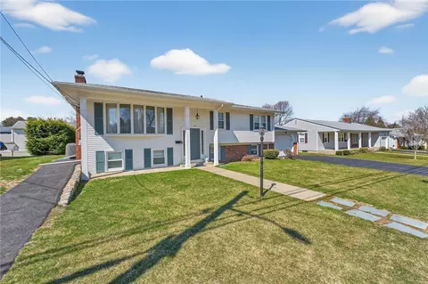 27 Wenscott Ln, North Providence, RI 02904