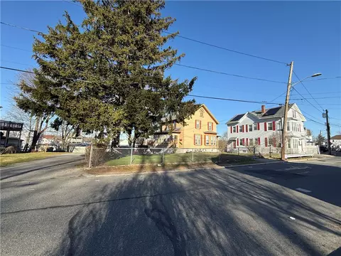 111 Veazie St, Providence, RI 02908