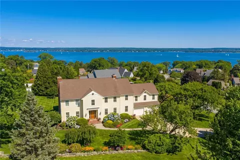 86 Gideon Lawton Ln, Portsmouth, RI 02871