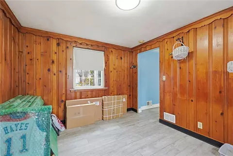 Entry Way - 37 Knowles Dr, Warwick, RI 02888 photo 3 of 4