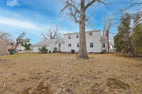 Exterior - 37 Knowles Dr, Warwick, RI 02888 photo 5 of 9