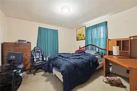 Bedroom - 37 Knowles Dr, Warwick, RI 02888 photo 10 of 11
