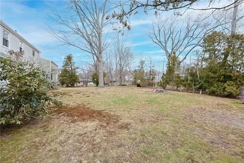 Exterior - 37 Knowles Dr, Warwick, RI 02888 photo 7 of 9