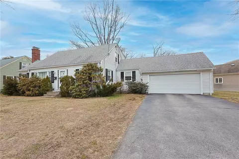 Exterior - 37 Knowles Dr, Warwick, RI 02888 photo 3 of 9