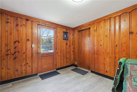 Entry Way - 37 Knowles Dr, Warwick, RI 02888 photo 2 of 4