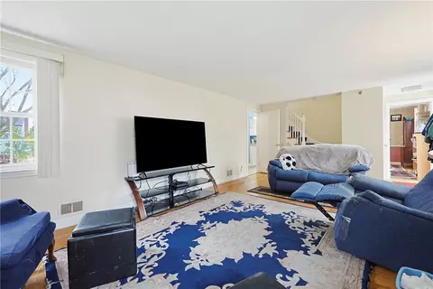 Living - 37 Knowles Dr, Warwick, RI 02888 photo 3 of 3