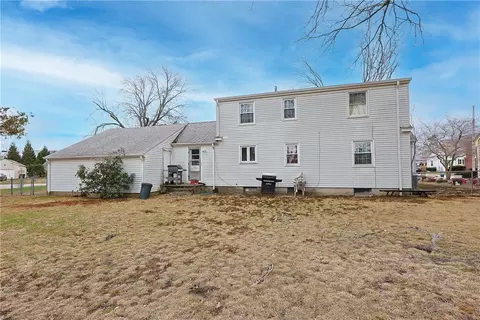 Exterior - 37 Knowles Dr, Warwick, RI 02888 photo 6 of 9