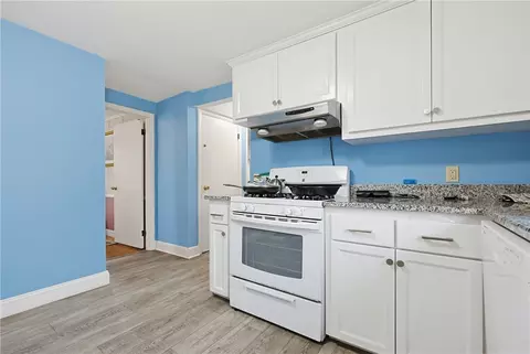 Kitchen - 37 Knowles Dr, Warwick, RI 02888 photo 3 of 6