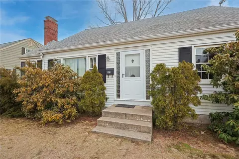 Exterior - 37 Knowles Dr, Warwick, RI 02888 photo 4 of 9