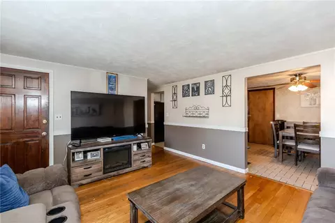 Living - 60 Ruskin Ave, Woonsocket, RI 02895 photo 3 of 5