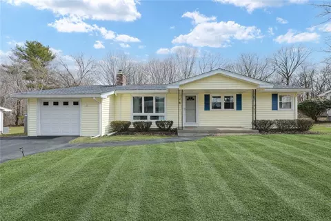 40 Forestdale Dr, Cumberland, RI 02864