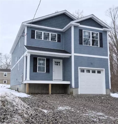 9 Wapping Dr, Bristol, RI 02809