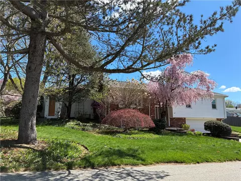 3 Lise Dr, Cumberland, RI 02864