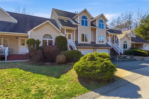 99 River Farms Dr, West Warwick, RI 02893