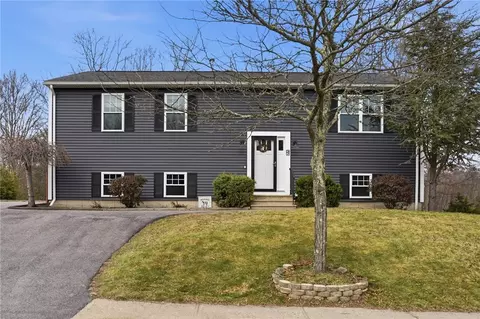 27 Remington Farm Dr, Coventry, RI 02816