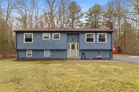 33 Carpenter Rd, Scituate, RI 02857