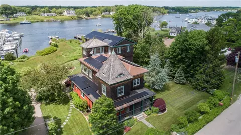 43 Avondale Rd, Westerly, RI 02891