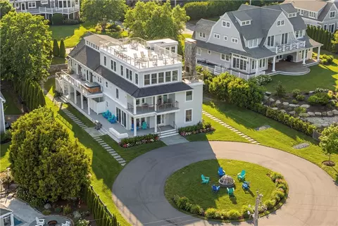 592 Tuckerman Ave, Middletown, RI 02842