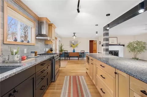 70 Lindley Ave, North Kingstown, RI 02852