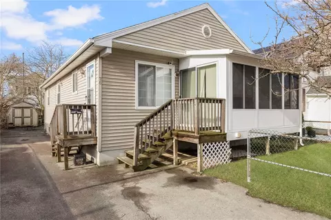 76 Moorefield St, Providence, RI 02909