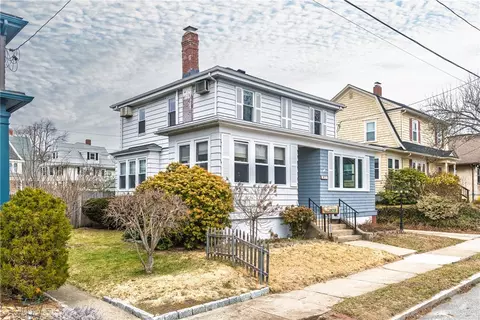 41 Berwick Ln, Cranston, RI 02905