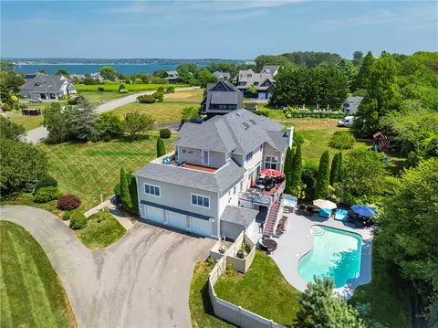 180 Cottontail Dr, Portsmouth, RI 02871