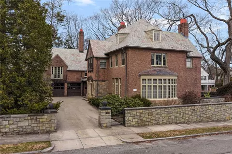 330 Freeman Pkwy, Providence, RI 02906