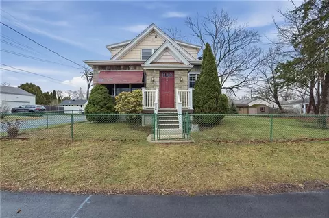 236 Becker Ave, Riverside, RI 02915