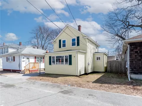 28 Fulton St, Warwick, RI 02889