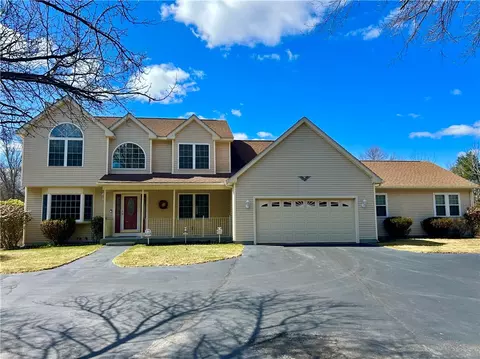 143 Trimtown Rd, Scituate, RI 02857