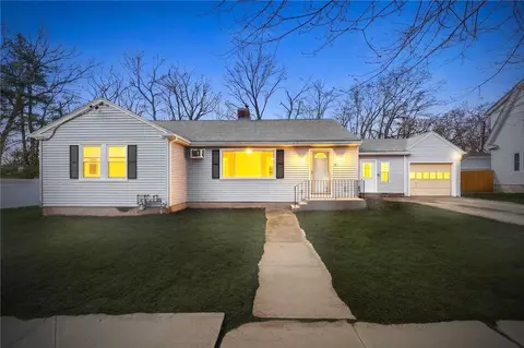 41 Summit Ave, North Smithfield, RI 02896