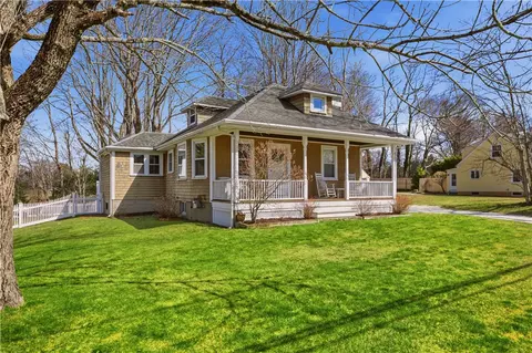 603 Maple Ave, Barrington, RI 02806