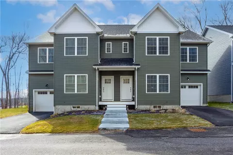 26 Kensington Way, Johnston, RI 02919